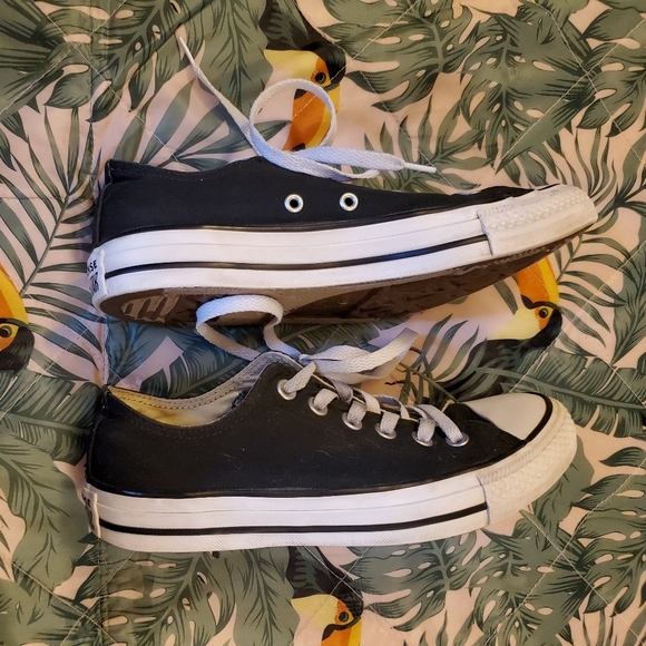 Converse Size 8 - Picture 2 of 8